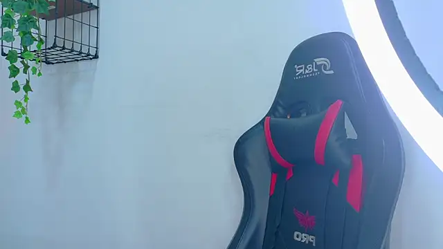 AnnieRouse   online show from February 2026 11:50:01 AM