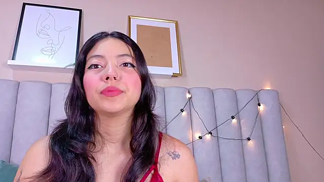 AnnieRouse   online show from April 2026 11:35:01 AM