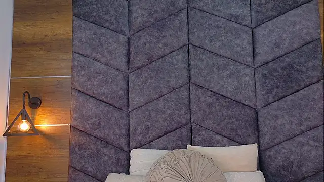 AnnieRouse   online show from April 2026 11:38:02 AM