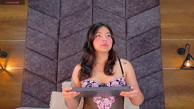 AnnieRouse   online show from April 2026 11:39:02 AM