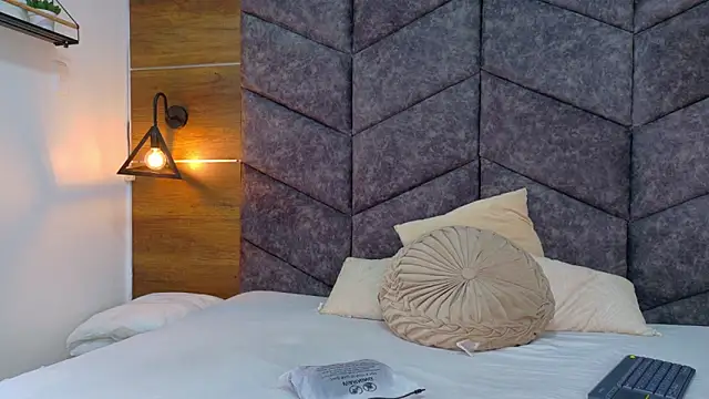 AnnieRouse   online show from February 2026 11:44:01 AM