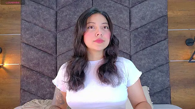 AnnieRouse   online show from April 2026 11:39:02 AM