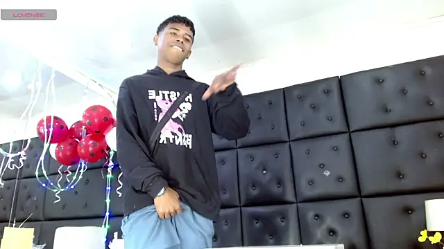 TonnyMarck online show from February 2026 03:27:02 AM