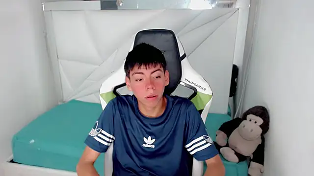 Liarr  online show from February 2026 08:20:01 PM