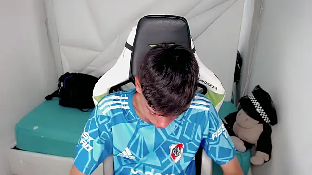 Liarr  online show from February 2026 08:08:02 PM