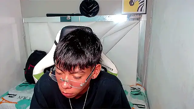 Liarr  online show from March 2026 07:58:01 PM