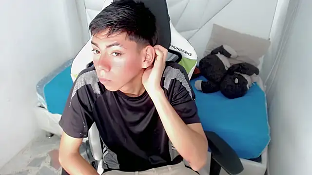 Liarr  online show from February 2026 07:45:01 PM