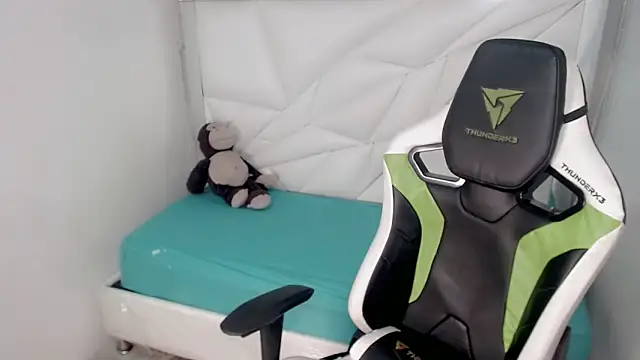 Liarr  online show from February 2026 08:09:01 PM