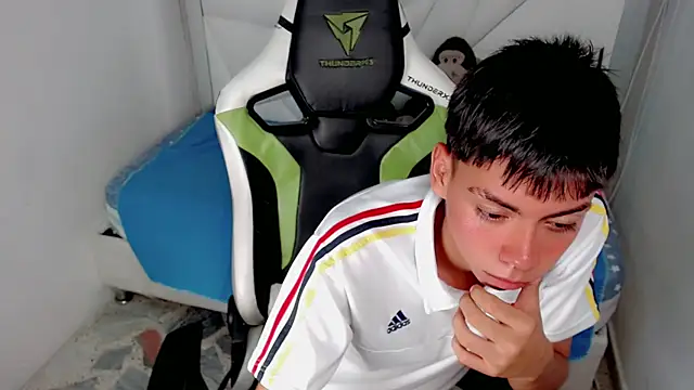 Liarr  online show from February 2026 07:33:01 PM