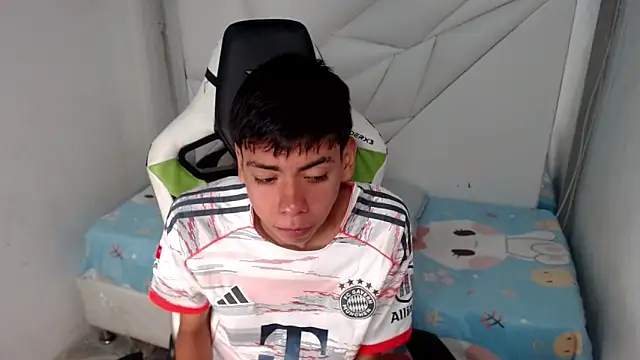 Liarr  online show from February 2026 07:59:02 PM