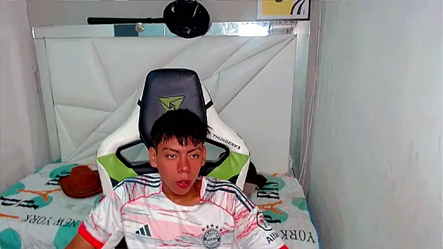 Liarr  online show from March 2026 08:02:01 PM