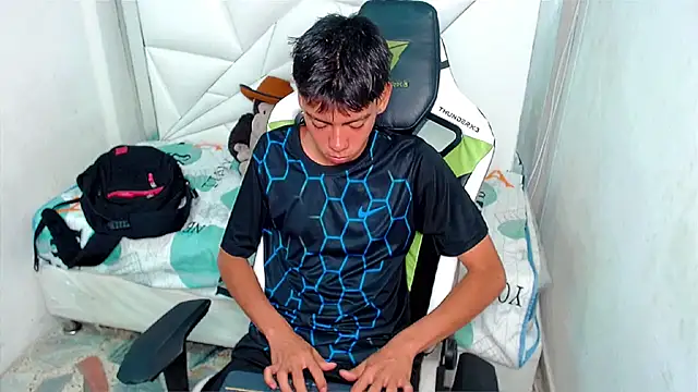 Liarr  online show from March 2026 08:04:02 PM