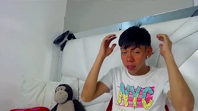 Liarr  online show from April 2026 08:16:02 PM