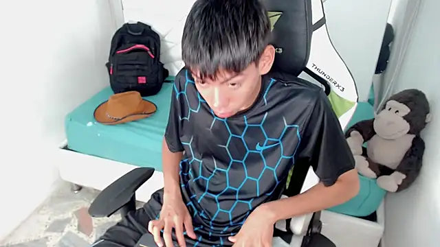 Liarr  online show from February 2026 07:47:01 PM