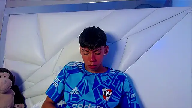 Liarr  online show from April 2026 08:46:02 PM