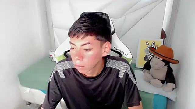 Liarr  online show from February 2026 07:58:01 PM