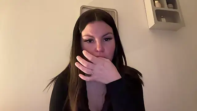 Snapshot of kiaraaaa75 chatting on February 2026 06:17:01 PM kiaraaaa75 online show from February 2026 06:17:01 PM