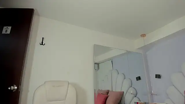 kim anaira online show from March 2026 11:09:01 PM