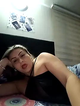 Snapshot of maynor_1998 chatting on March 2026 11:43:01 PM maynor 1998 online show from March 2026 11:43:01 PM