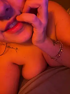 ladysofi02 online show from February 2026 02:45:02 AM