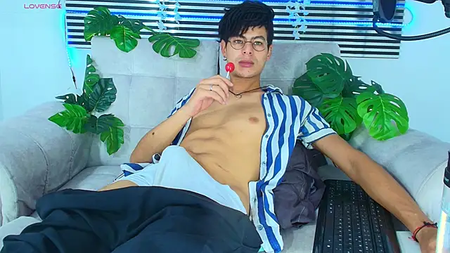 ThiiagoSaeenz online show from May 2026 05:34:02 PM