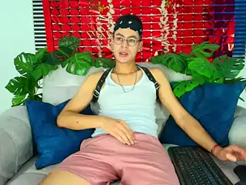 ThiiagoSaeenz online show from February 2026 02:50:01 PM