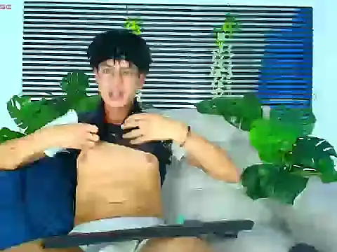 ThiiagoSaeenz online show from March 2026 06:03:01 PM