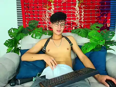 ThiiagoSaeenz online show from February 2026 04:29:01 PM