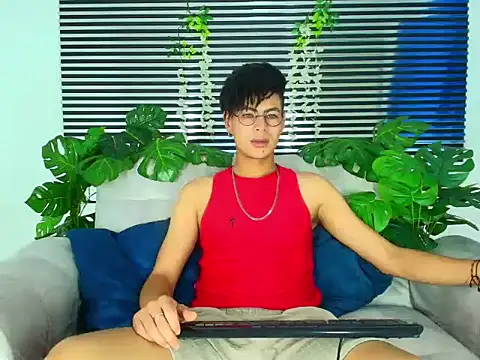 ThiiagoSaeenz online show from March 2026 04:23:01 AM