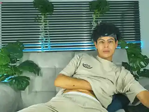 ThiiagoSaeenz online show from April 2026 05:20:01 AM