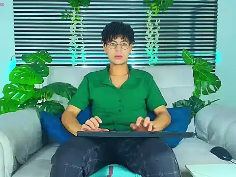 ThiiagoSaeenz online show from April 2026 03:38:02 PM