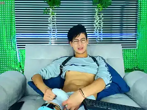 ThiiagoSaeenz online show from March 2026 04:06:02 PM