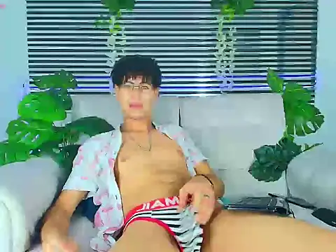 ThiiagoSaeenz online show from April 2026 05:34:01 AM