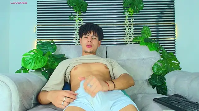 ThiiagoSaeenz online show from April 2026 11:20:02 PM