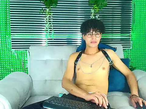 ThiiagoSaeenz online show from March 2026 04:41:02 PM