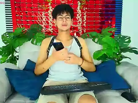 ThiiagoSaeenz online show from February 2026 03:34:02 PM