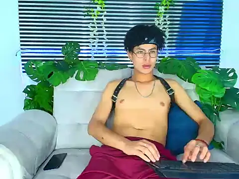 ThiiagoSaeenz online show from March 2026 05:45:02 AM