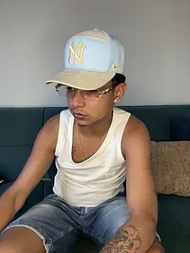 paulhot11 online show from April 2026 10:24:02 PM