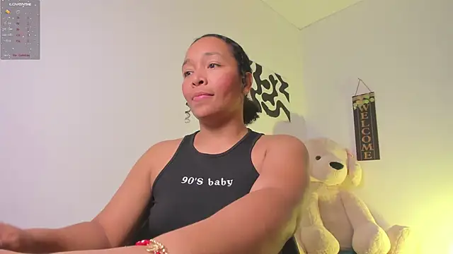 Snapshot of Nia13 chatting on February 2026 05:14:02 AM Nia13 online show from February 2026 05:14:02 AM