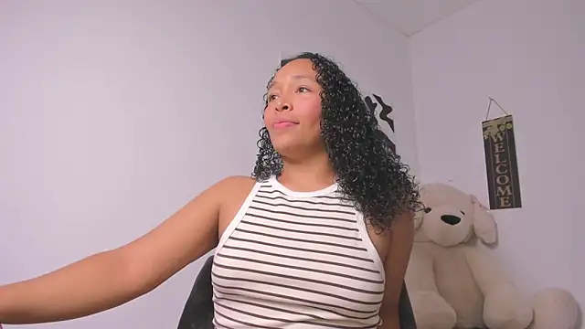 Snapshot of Nia13 chatting on February 2026 05:30:01 AM Nia13 online show from February 2026 05:30:01 AM