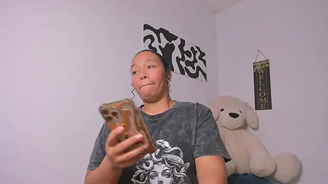 Snapshot of Nia13 chatting on February 2026 07:22:02 AM Nia13 online show from February 2026 07:22:02 AM