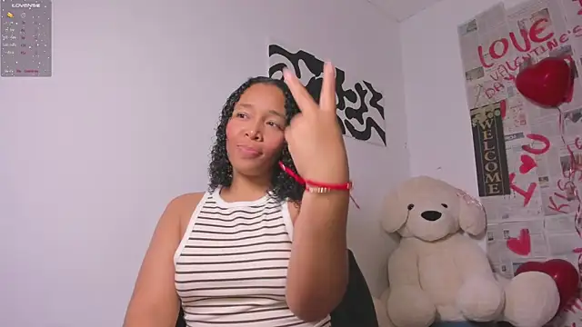 Snapshot of Nia13 chatting on February 2026 05:39:02 AM Nia13 online show from February 2026 05:39:02 AM