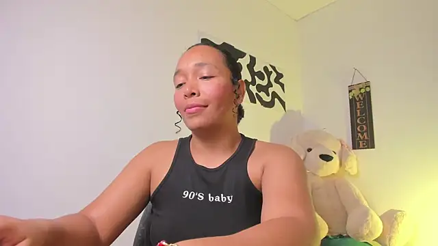 Snapshot of Nia13 chatting on February 2026 06:35:01 AM Nia13 online show from February 2026 06:35:01 AM