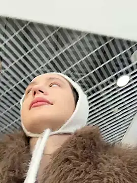 MiaTee online show from February 2026 04:12:02 AM