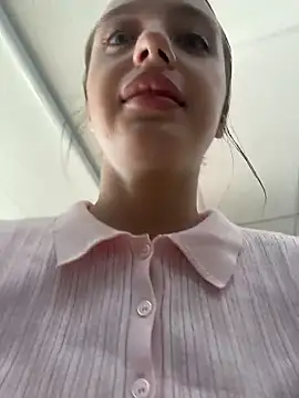 MiaTee online show from April 2026 02:04:02 AM