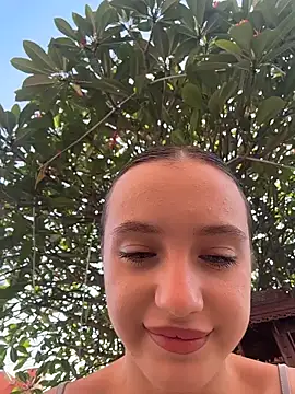 MiaTee online show from April 2026 02:07:01 AM