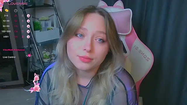 Snapshot of Emiliaaah chatting on February 2026 11:10:02 AM Emiliaaah online show from February 2026 11:10:02 AM