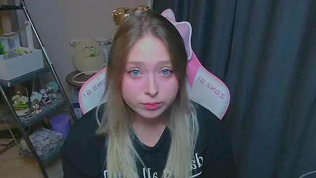 Snapshot of Emiliaaah chatting on February 2026 05:08:01 PM Emiliaaah online show from February 2026 05:08:01 PM