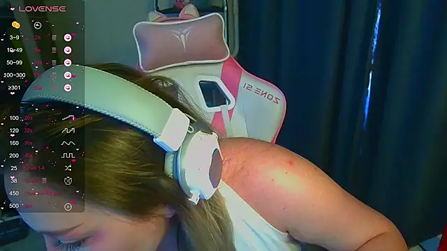 Snapshot of Emiliaaah chatting on February 2026 07:41:02 AM Emiliaaah online show from February 2026 07:41:02 AM