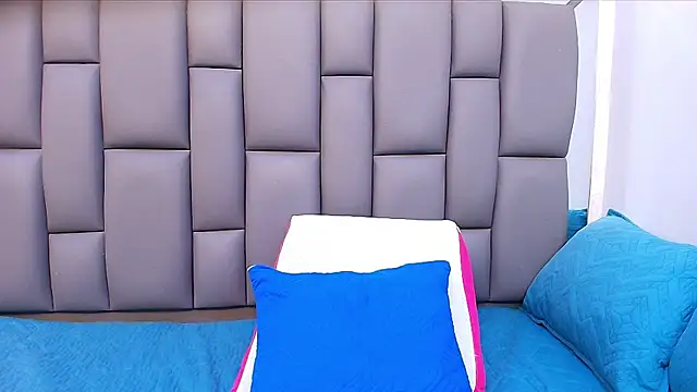 melany roberts  online show from May 2026 03:04:01 AM